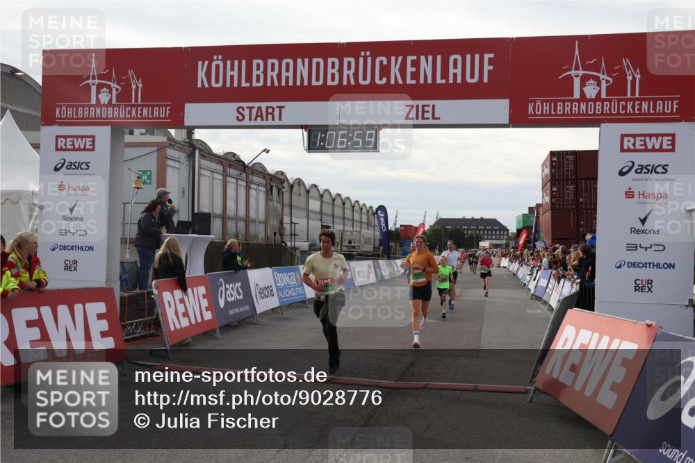 03.10.2025 - Köhlbrandbrückenlauf Julia Fischer http://msf.ph/oto/9028776 03.10.2025 16:06:59 Ziel 7228, 7263, 7322, 8848, 8866, 8967, 9128, 9353, 9354, 9416, 9417 meine-sportfotos.de