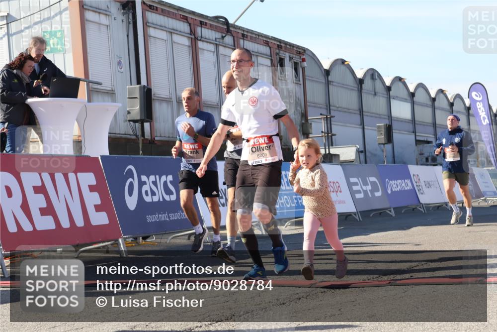03.10.2025 - Köhlbrandbrückenlauf Luisa Fischer http://msf.ph/oto/9028784 03.10.2025 13:00:10 Ziel 4020, 4192, 4261, 4319, 6097, 6203, 6368, 6798 meine-sportfotos.de