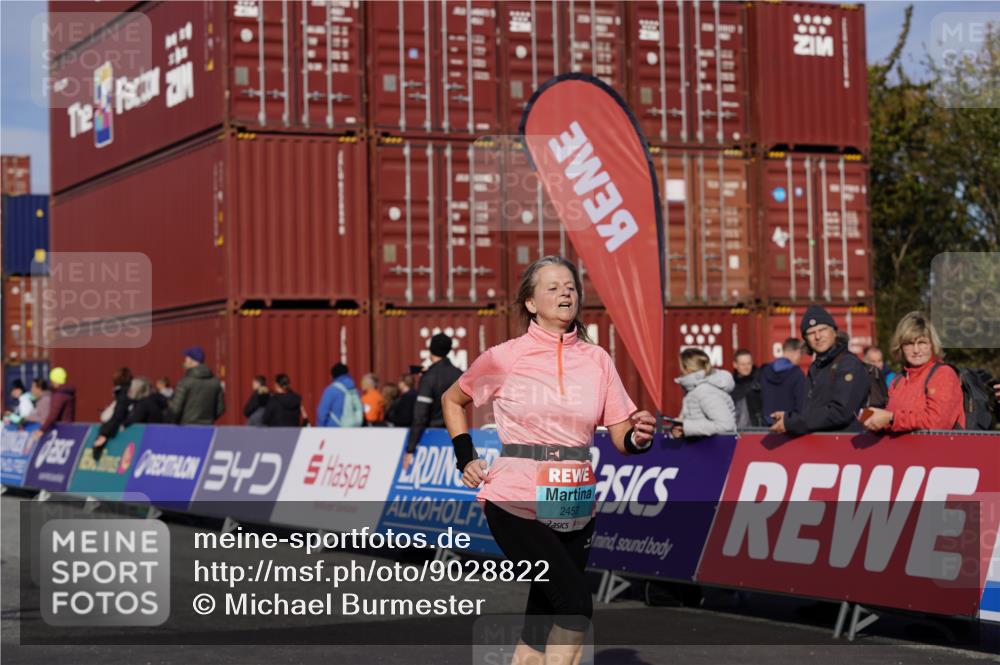 03.10.2025 - Köhlbrandbrückenlauf Michael Burmester http://msf.ph/oto/9028822 03.10.2025 10:33:19 Ziel 1221, 2457, 2668, 3019 meine-sportfotos.de