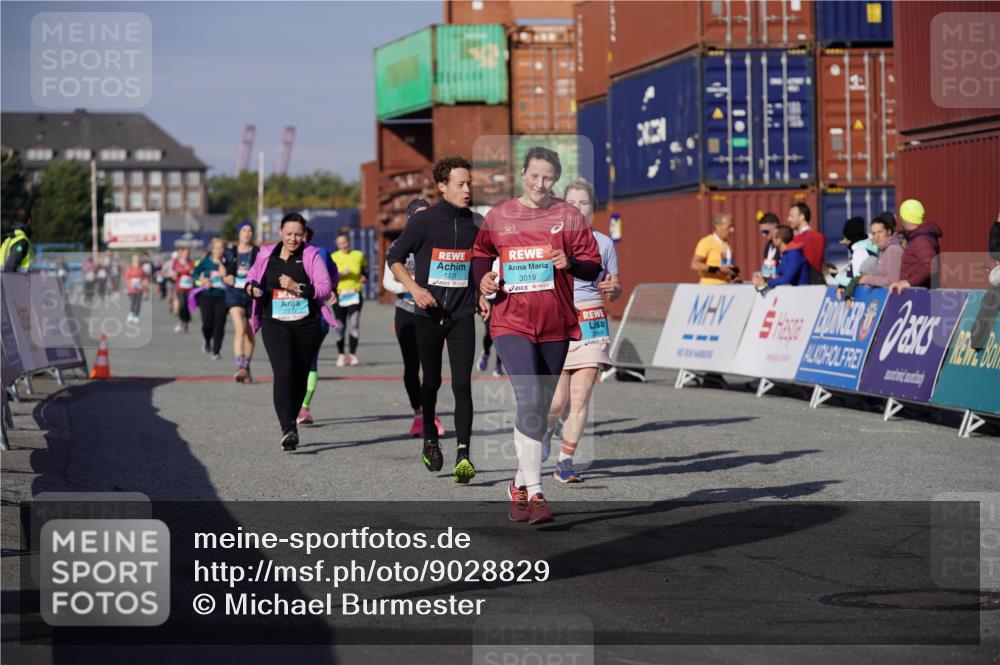 03.10.2025 - Köhlbrandbrückenlauf Michael Burmester http://msf.ph/oto/9028829 03.10.2025 10:33:25 Ziel 1221, 2248, 2370, 2466, 2668, 3019, 3814 meine-sportfotos.de