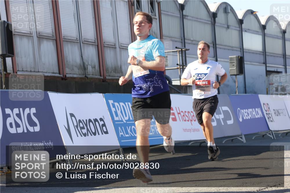 03.10.2025 - Köhlbrandbrückenlauf Luisa Fischer http://msf.ph/oto/9028830 03.10.2025 13:00:15 Ziel 4020, 4192, 4250, 4261, 6097, 6203, 6236, 6760, 6798 meine-sportfotos.de