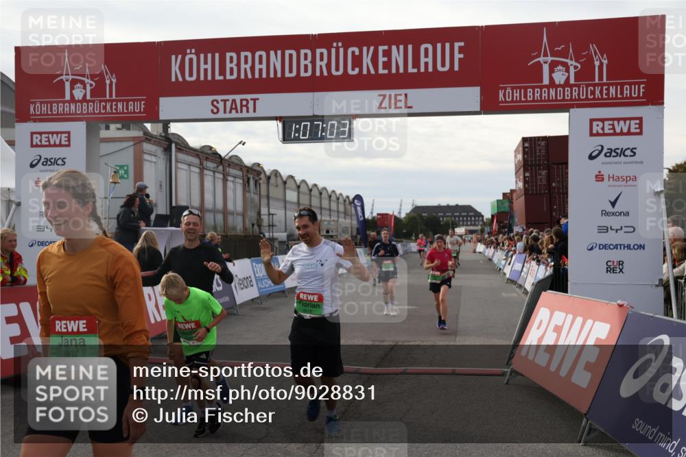 03.10.2025 - Köhlbrandbrückenlauf Julia Fischer http://msf.ph/oto/9028831 03.10.2025 16:07:03 Ziel 7174, 7228, 7263, 7322, 7995, 8866, 8967, 9128, 9353, 9354, 9416, 9417 meine-sportfotos.de