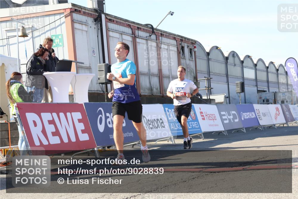 03.10.2025 - Köhlbrandbrückenlauf Luisa Fischer http://msf.ph/oto/9028839 03.10.2025 13:00:16 Ziel 4020, 4192, 4250, 4261, 6097, 6203, 6236, 6707, 6760, 6798 meine-sportfotos.de
