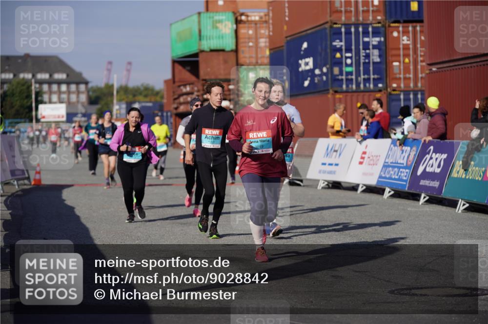 03.10.2025 - Köhlbrandbrückenlauf Michael Burmester http://msf.ph/oto/9028842 03.10.2025 10:33:25 Ziel 1221, 2248, 2370, 2466, 2668, 3019, 3814 meine-sportfotos.de