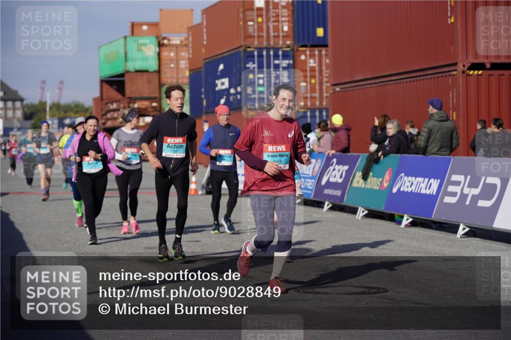 03.10.2025 - Köhlbrandbrückenlauf Michael Burmester http://msf.ph/oto/9028849 03.10.2025 10:33:26 Ziel 1221, 2248, 2370, 2466, 2654, 2668, 3019, 3814 meine-sportfotos.de