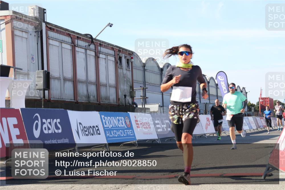 03.10.2025 - Köhlbrandbrückenlauf Luisa Fischer http://msf.ph/oto/9028850 03.10.2025 13:00:19 Ziel 4020, 4192, 4250, 4275, 6097, 6203, 6236, 6707, 6760, 6798 meine-sportfotos.de