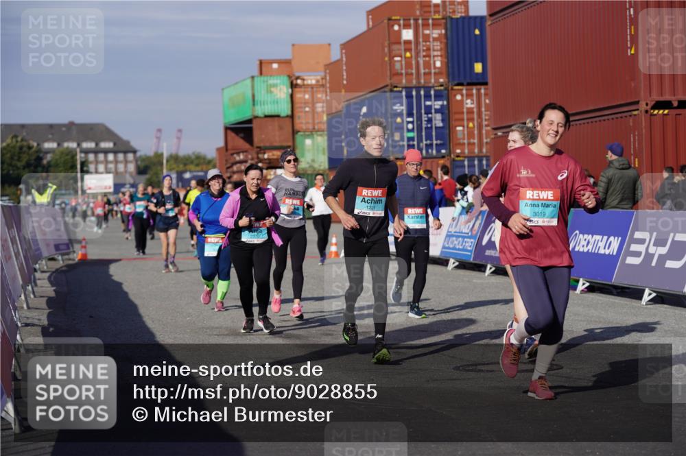 03.10.2025 - Köhlbrandbrückenlauf Michael Burmester http://msf.ph/oto/9028855 03.10.2025 10:33:27 Ziel 1221, 2248, 2370, 2466, 2654, 2668, 3019, 3814 meine-sportfotos.de