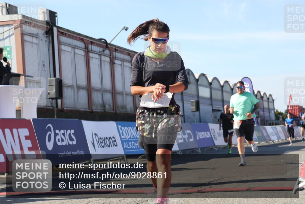 03.10.2025 - Köhlbrandbrückenlauf Luisa Fischer http://msf.ph/oto/9028861 03.10.2025 13:00:20 Ziel 4020, 4192, 4250, 4275, 6097, 6203, 6236, 6707, 6714, 6760, 6798 meine-sportfotos.de