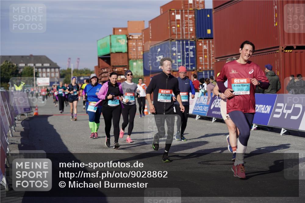 03.10.2025 - Köhlbrandbrückenlauf Michael Burmester http://msf.ph/oto/9028862 03.10.2025 10:33:27 Ziel 1221, 2248, 2370, 2466, 2654, 2668, 3019, 3814 meine-sportfotos.de
