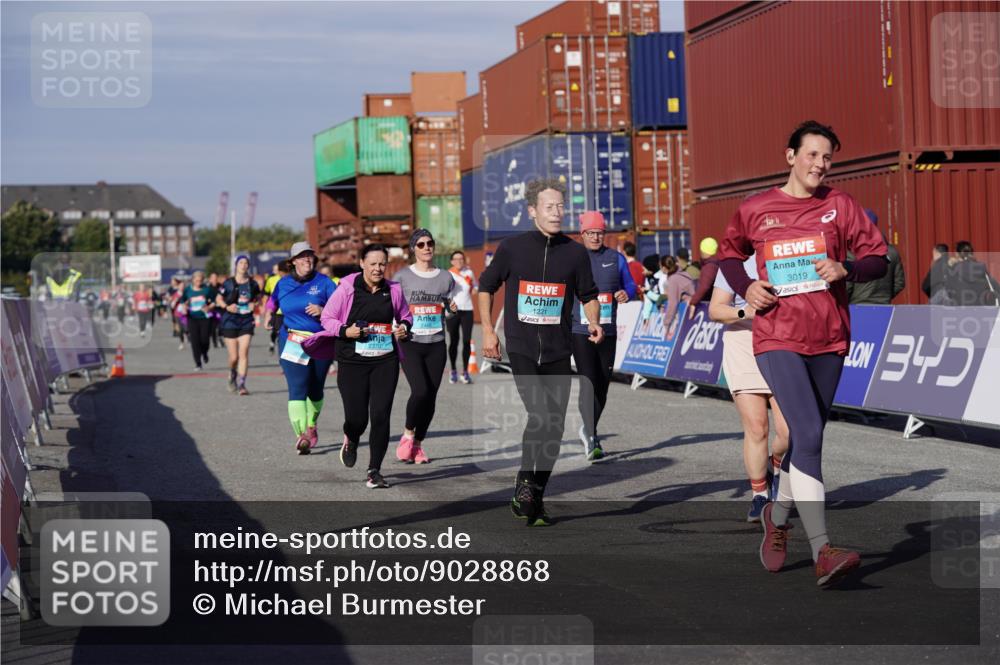 03.10.2025 - Köhlbrandbrückenlauf Michael Burmester http://msf.ph/oto/9028868 03.10.2025 10:33:27 Ziel 1221, 2248, 2370, 2466, 2654, 2668, 3019, 3814 meine-sportfotos.de