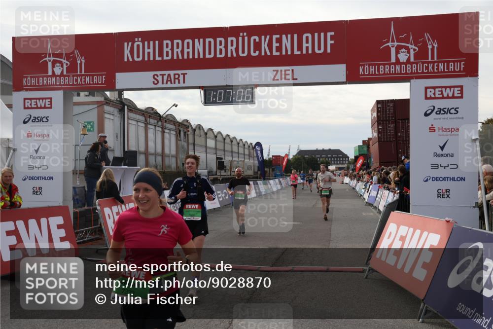 03.10.2025 - Köhlbrandbrückenlauf Julia Fischer http://msf.ph/oto/9028870 03.10.2025 16:07:06 Ziel 7174, 7228, 7263, 7322, 7995, 8026, 8847, 8866, 8967, 9416, 9417 meine-sportfotos.de