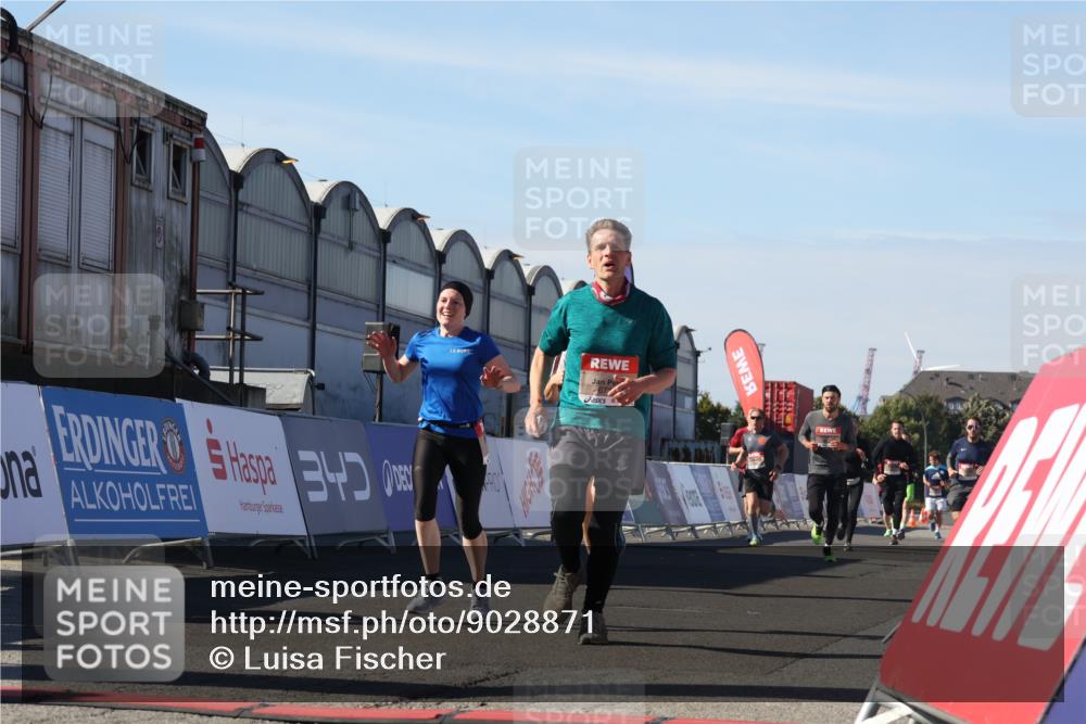 03.10.2025 - Köhlbrandbrückenlauf Luisa Fischer http://msf.ph/oto/9028871 03.10.2025 13:00:25 Ziel 4163, 4172, 4250, 4275, 6236, 6490, 6707, 6714, 6760 meine-sportfotos.de