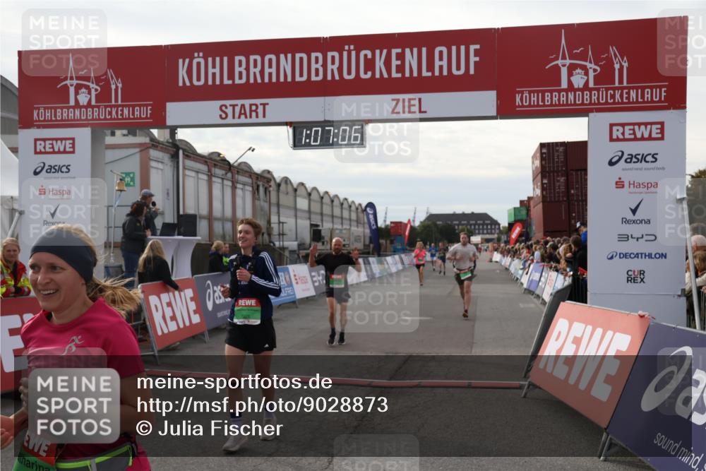 03.10.2025 - Köhlbrandbrückenlauf Julia Fischer http://msf.ph/oto/9028873 03.10.2025 16:07:06 Ziel 7174, 7228, 7263, 7322, 7995, 8026, 8847, 8866, 8967, 9416, 9417 meine-sportfotos.de