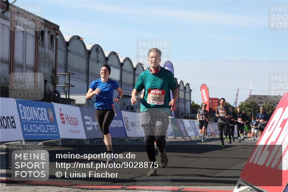 03.10.2025 - Köhlbrandbrückenlauf Luisa Fischer http://msf.ph/oto/9028875 03.10.2025 13:00:25 Ziel 4163, 4172, 4250, 4275, 6236, 6490, 6707, 6714, 6760 meine-sportfotos.de