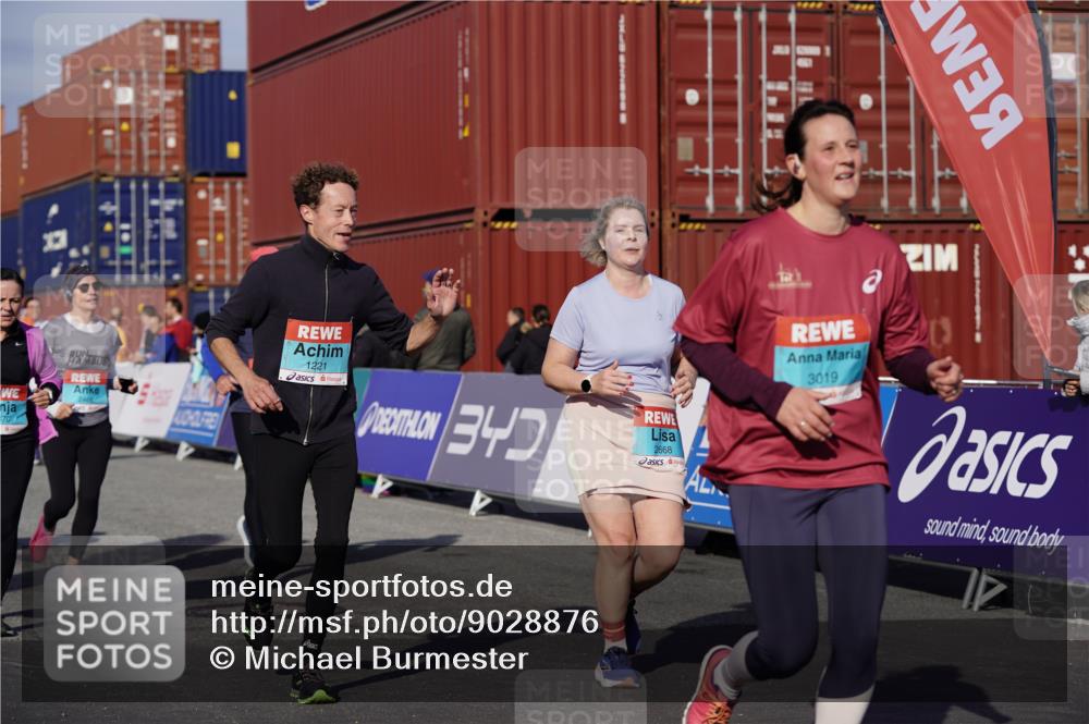 03.10.2025 - Köhlbrandbrückenlauf Michael Burmester http://msf.ph/oto/9028876 03.10.2025 10:33:29 Ziel 1221, 1963, 2211, 2248, 2370, 2466, 2654, 2668, 3019, 3254, 3814 meine-sportfotos.de