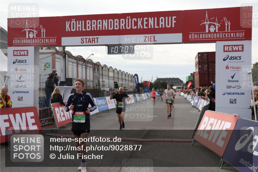03.10.2025 - Köhlbrandbrückenlauf Julia Fischer http://msf.ph/oto/9028877 03.10.2025 16:07:07 Ziel 7174, 7228, 7263, 7322, 7995, 8026, 8847, 8866, 8967, 9416, 9417 meine-sportfotos.de