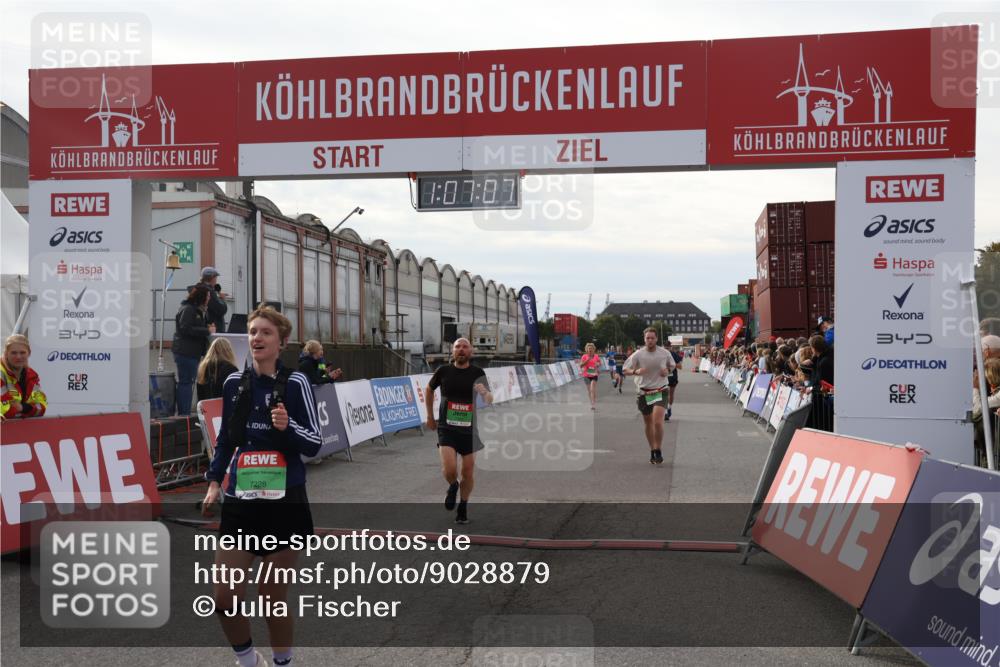 03.10.2025 - Köhlbrandbrückenlauf Julia Fischer http://msf.ph/oto/9028879 03.10.2025 16:07:07 Ziel 7174, 7228, 7263, 7322, 7995, 8026, 8847, 8866, 8967, 9416, 9417 meine-sportfotos.de