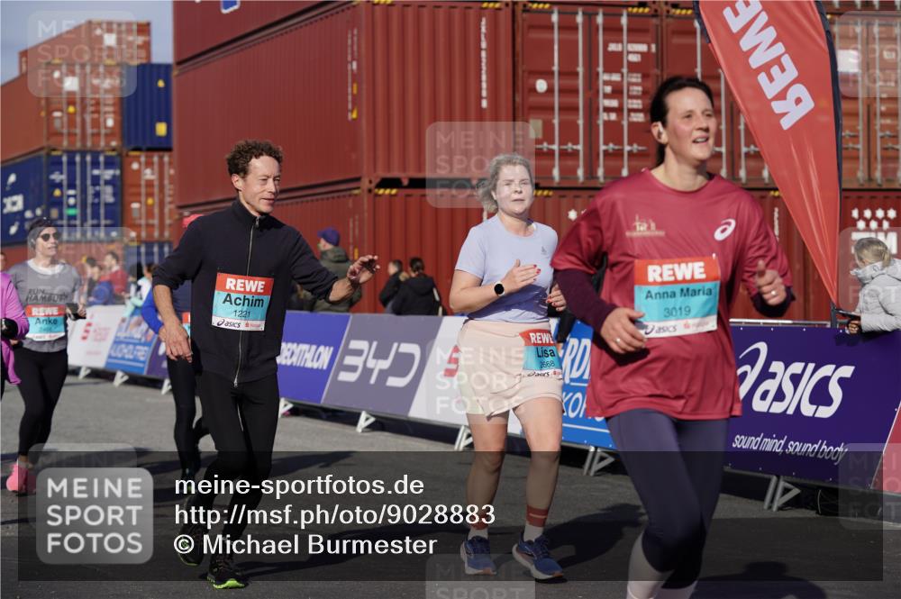 03.10.2025 - Köhlbrandbrückenlauf Michael Burmester http://msf.ph/oto/9028883 03.10.2025 10:33:29 Ziel 1221, 1963, 2211, 2248, 2370, 2466, 2654, 2668, 3019, 3254, 3814 meine-sportfotos.de