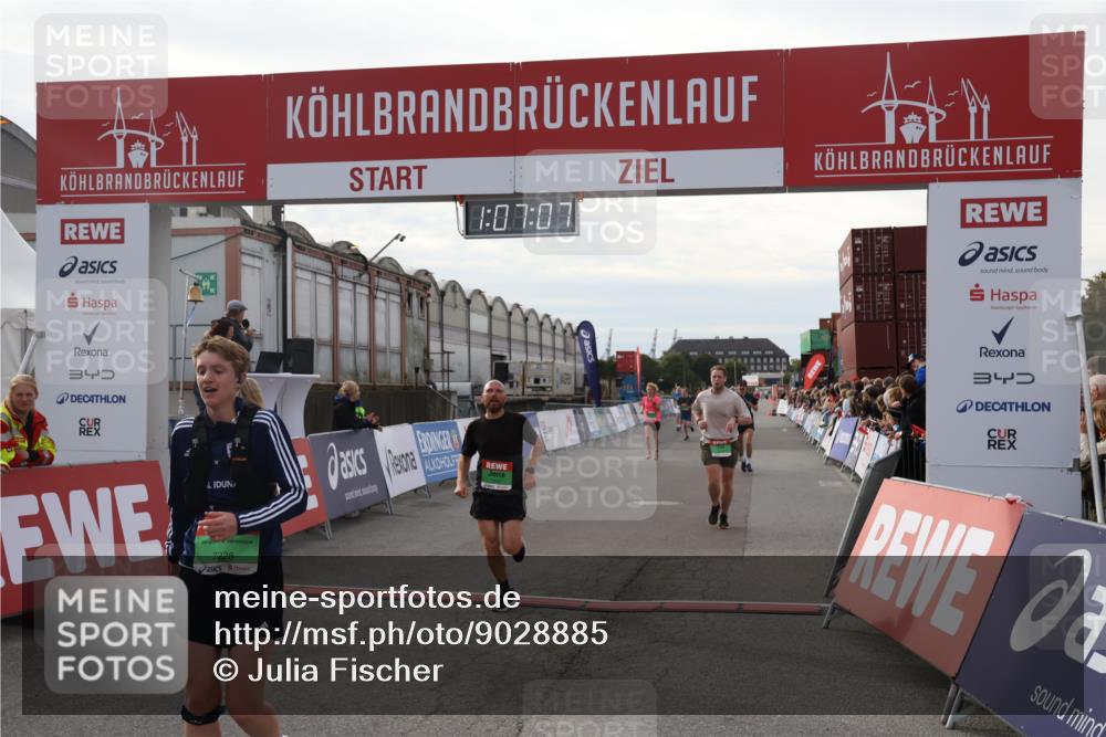 03.10.2025 - Köhlbrandbrückenlauf Julia Fischer http://msf.ph/oto/9028885 03.10.2025 16:07:07 Ziel 7174, 7228, 7263, 7322, 7995, 8026, 8847, 8866, 8967, 9416, 9417 meine-sportfotos.de