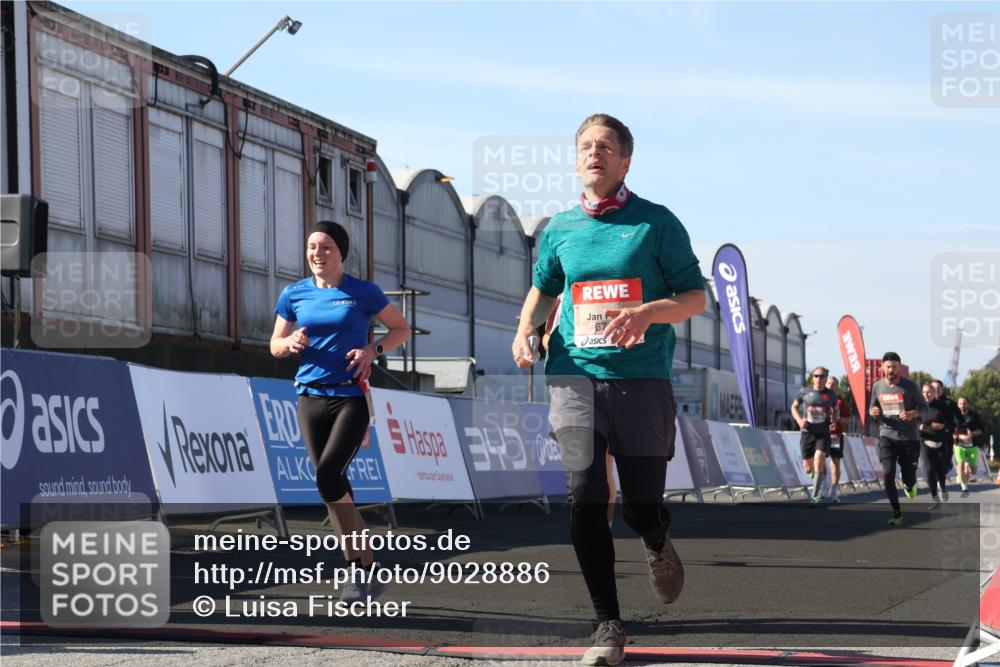 03.10.2025 - Köhlbrandbrückenlauf Luisa Fischer http://msf.ph/oto/9028886 03.10.2025 13:00:26 Ziel 4163, 4172, 4250, 4275, 4622, 4850, 5664, 6236, 6490, 6707, 6714, 6760 meine-sportfotos.de