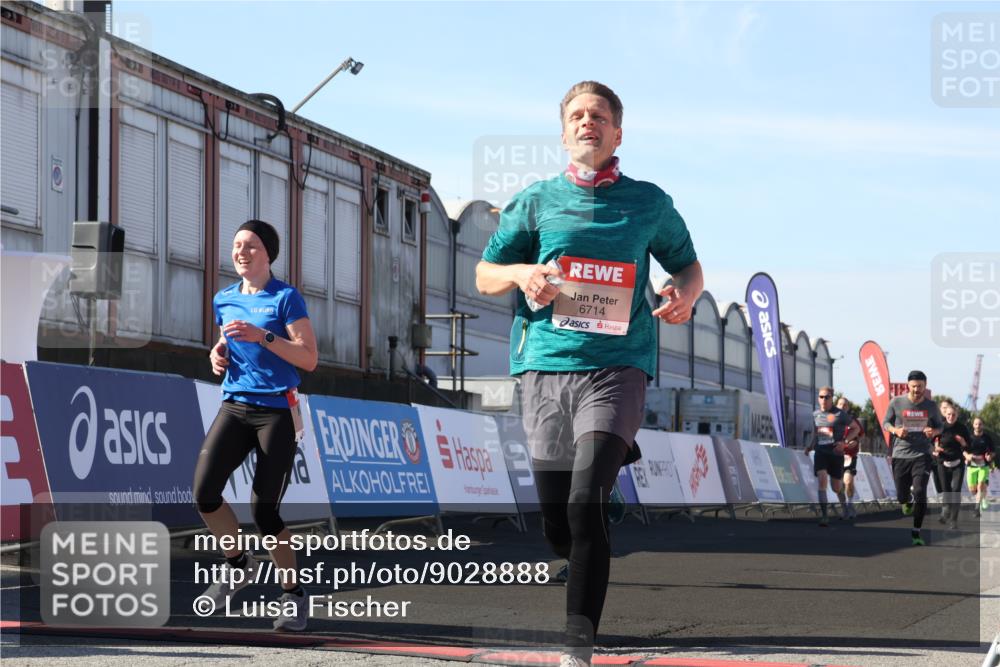 03.10.2025 - Köhlbrandbrückenlauf Luisa Fischer http://msf.ph/oto/9028888 03.10.2025 13:00:26 Ziel 4163, 4172, 4250, 4275, 4622, 4850, 5664, 6236, 6490, 6707, 6714, 6760 meine-sportfotos.de