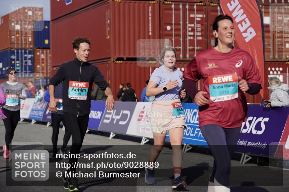 03.10.2025 - Köhlbrandbrückenlauf Michael Burmester http://msf.ph/oto/9028889 03.10.2025 10:33:29 Ziel 1221, 1963, 2211, 2248, 2370, 2466, 2654, 2668, 3019, 3254, 3814 meine-sportfotos.de