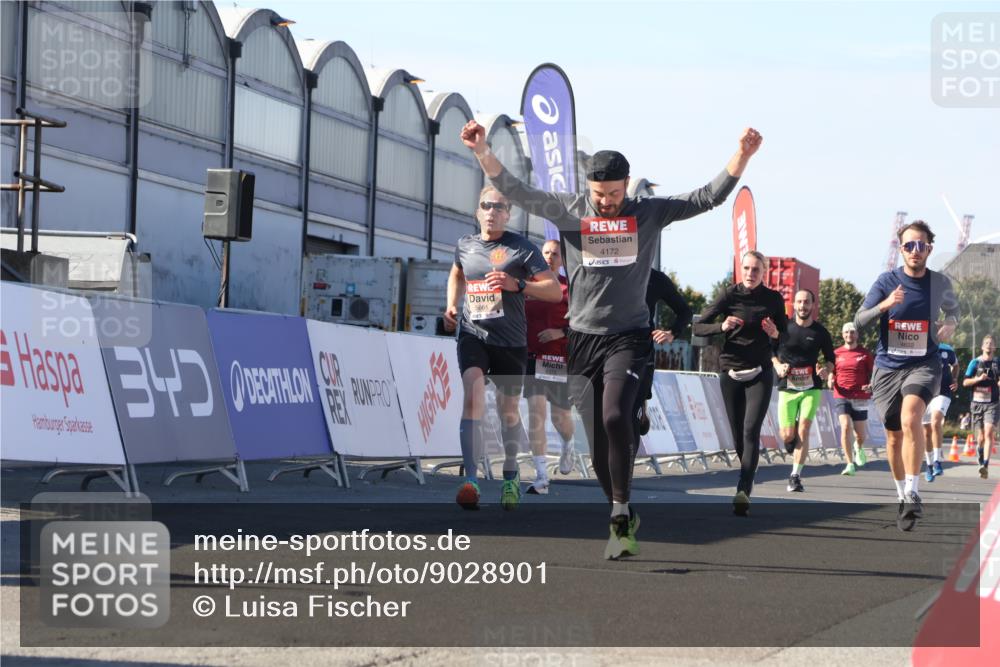 03.10.2025 - Köhlbrandbrückenlauf Luisa Fischer http://msf.ph/oto/9028901 03.10.2025 13:00:28 Ziel 4163, 4172, 4250, 4275, 4622, 4850, 5664, 6236, 6490, 6707, 6714 meine-sportfotos.de