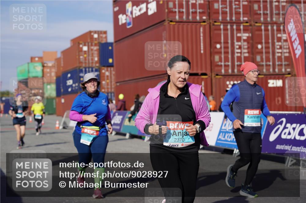 03.10.2025 - Köhlbrandbrückenlauf Michael Burmester http://msf.ph/oto/9028927 03.10.2025 10:33:31 Ziel 1221, 1963, 2175, 2211, 2248, 2370, 2466, 2654, 2668, 3254, 3814 meine-sportfotos.de