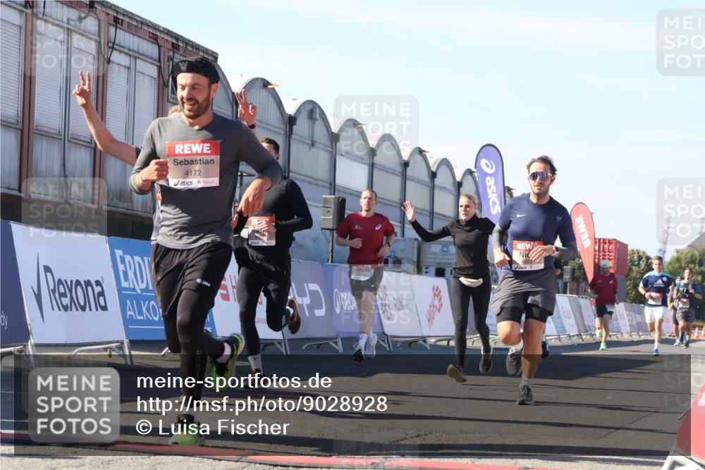 03.10.2025 - Köhlbrandbrückenlauf Luisa Fischer http://msf.ph/oto/9028928 03.10.2025 13:00:31 Ziel 4016, 4163, 4172, 4275, 4299, 4622, 4850, 5664, 6373, 6490, 6707, 6714 meine-sportfotos.de