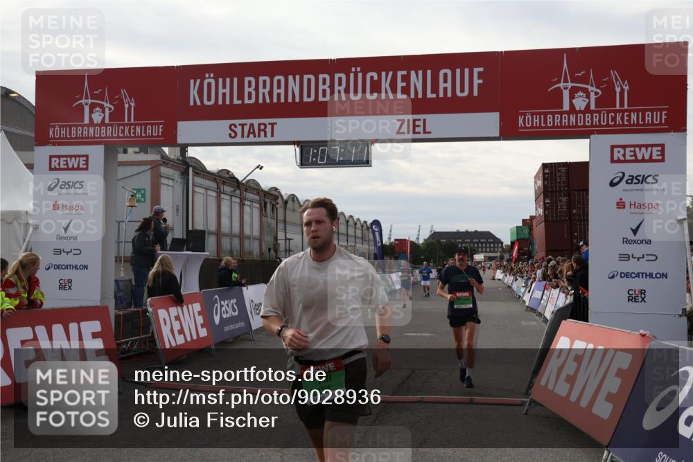 03.10.2025 - Köhlbrandbrückenlauf Julia Fischer http://msf.ph/oto/9028936 03.10.2025 16:07:11 Ziel 7174, 7228, 7322, 7560, 7995, 8026, 8847, 8866, 8925, 9416, 9417 meine-sportfotos.de