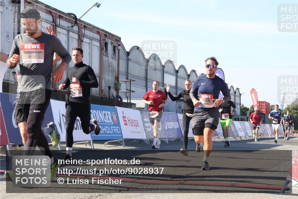 03.10.2025 - Köhlbrandbrückenlauf Luisa Fischer http://msf.ph/oto/9028937 03.10.2025 13:00:31 Ziel 4016, 4163, 4172, 4275, 4299, 4622, 4850, 5664, 6373, 6490, 6707, 6714 meine-sportfotos.de