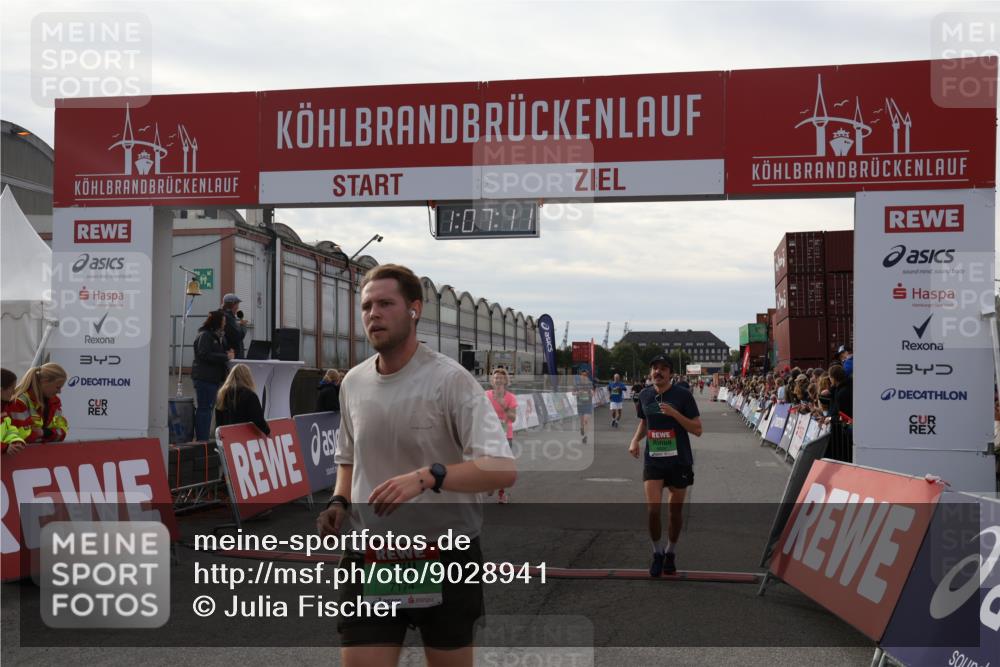 03.10.2025 - Köhlbrandbrückenlauf Julia Fischer http://msf.ph/oto/9028941 03.10.2025 16:07:11 Ziel 7174, 7228, 7322, 7560, 7995, 8026, 8847, 8866, 8925, 9416, 9417 meine-sportfotos.de