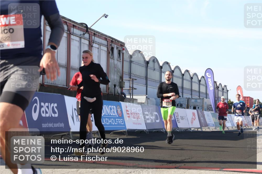 03.10.2025 - Köhlbrandbrückenlauf Luisa Fischer http://msf.ph/oto/9028960 03.10.2025 13:00:33 Ziel 4016, 4163, 4172, 4228, 4275, 4299, 4622, 4850, 5011, 5664, 6373, 6490, 6714 meine-sportfotos.de