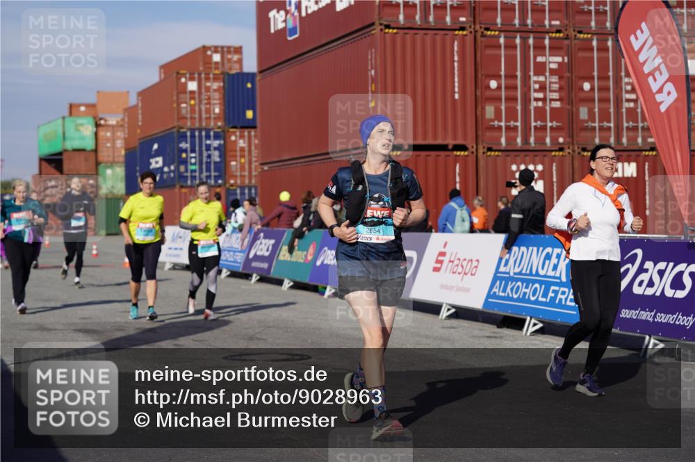 03.10.2025 - Köhlbrandbrückenlauf Michael Burmester http://msf.ph/oto/9028963 03.10.2025 10:33:36 Ziel 1963, 2175, 2211, 2465, 2511, 2654, 2838, 3254 meine-sportfotos.de