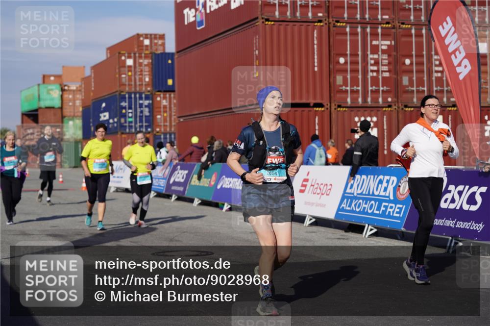 03.10.2025 - Köhlbrandbrückenlauf Michael Burmester http://msf.ph/oto/9028968 03.10.2025 10:33:36 Ziel 1963, 2175, 2211, 2465, 2511, 2654, 2838, 3254 meine-sportfotos.de