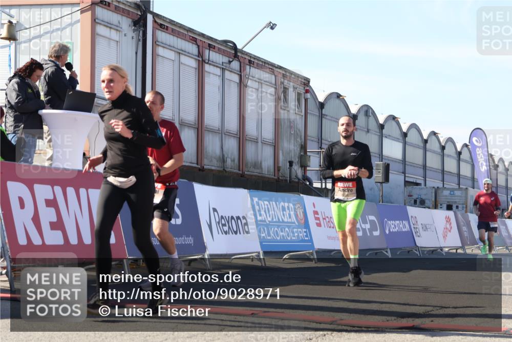 03.10.2025 - Köhlbrandbrückenlauf Luisa Fischer http://msf.ph/oto/9028971 03.10.2025 13:00:34 Ziel 4016, 4163, 4172, 4228, 4275, 4299, 4622, 4850, 5011, 5664, 6373, 6490, 6714 meine-sportfotos.de