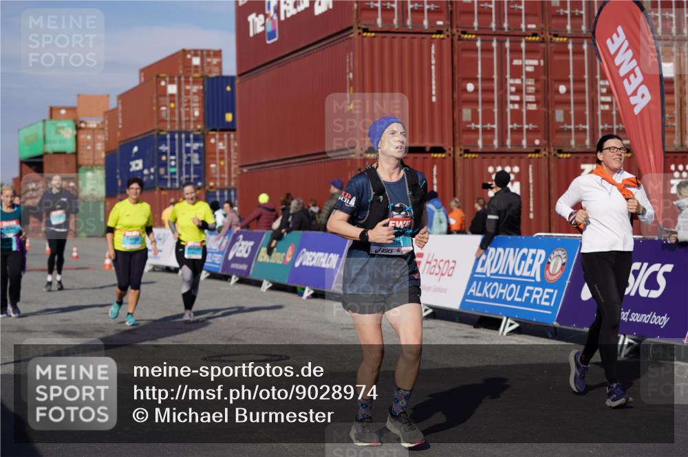 03.10.2025 - Köhlbrandbrückenlauf Michael Burmester http://msf.ph/oto/9028974 03.10.2025 10:33:36 Ziel 1963, 2175, 2211, 2465, 2511, 2654, 2838, 3254 meine-sportfotos.de