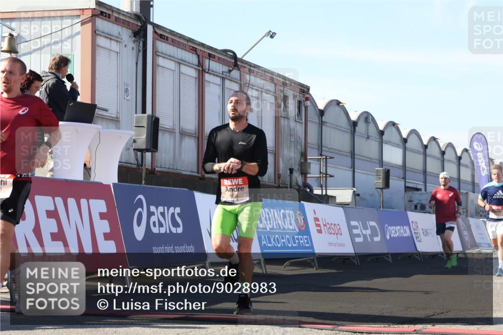 03.10.2025 - Köhlbrandbrückenlauf Luisa Fischer http://msf.ph/oto/9028983 03.10.2025 13:00:35 Ziel 4016, 4163, 4172, 4228, 4299, 4622, 4850, 5011, 5664, 6373, 6490, 6714 meine-sportfotos.de