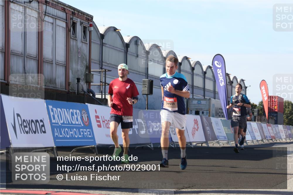 03.10.2025 - Köhlbrandbrückenlauf Luisa Fischer http://msf.ph/oto/9029001 03.10.2025 13:00:37 Ziel 4016, 4163, 4172, 4228, 4299, 4622, 4763, 4850, 5011, 5664, 6373, 6490 meine-sportfotos.de