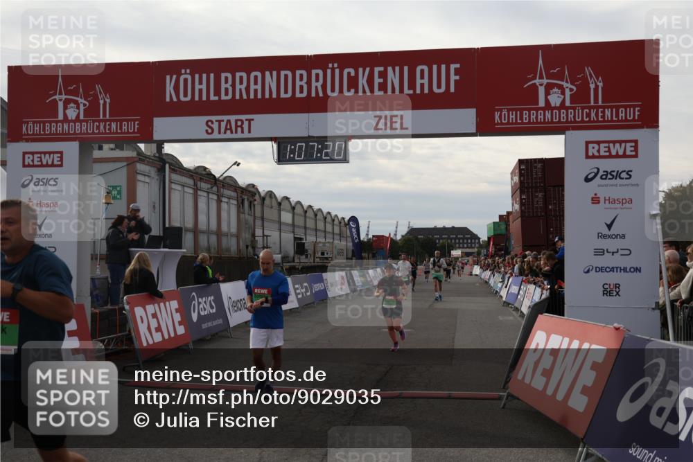 03.10.2025 - Köhlbrandbrückenlauf Julia Fischer http://msf.ph/oto/9029035 03.10.2025 16:07:20 Ziel 7093, 7302, 7340, 7402, 7434, 7560, 8026, 8847, 8925, 9018, 9261 meine-sportfotos.de