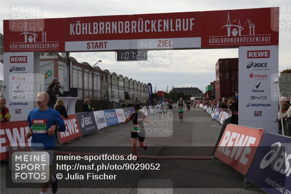 03.10.2025 - Köhlbrandbrückenlauf Julia Fischer http://msf.ph/oto/9029052 03.10.2025 16:07:22 Ziel 7093, 7302, 7340, 7402, 7434, 7560, 8847, 8925, 9018, 9261 meine-sportfotos.de