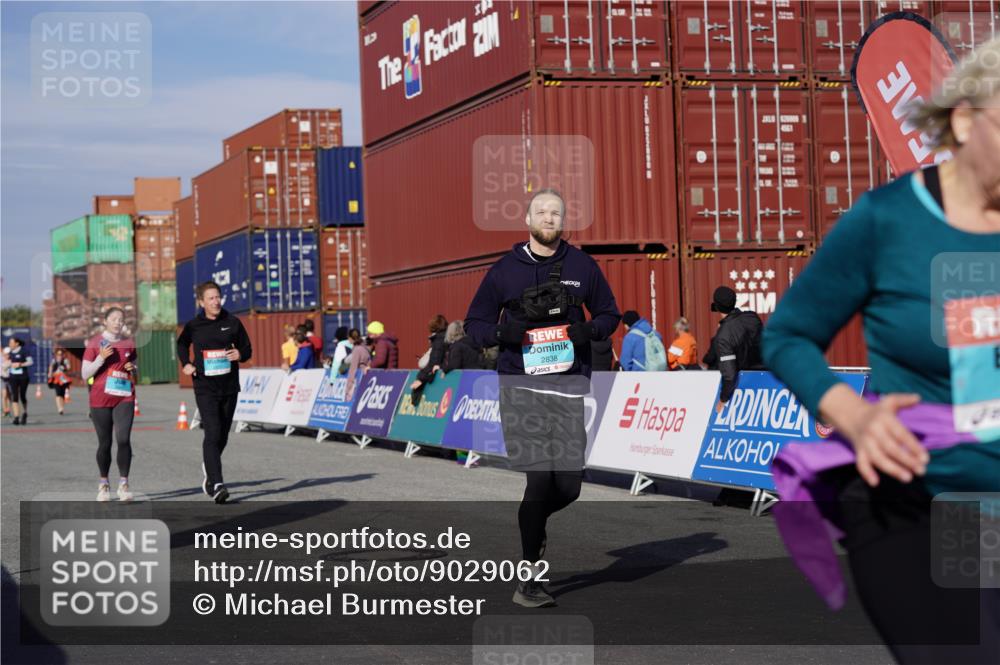 03.10.2025 - Köhlbrandbrückenlauf Michael Burmester http://msf.ph/oto/9029062 03.10.2025 10:33:42 Ziel 2175, 2465, 2511, 2838 meine-sportfotos.de