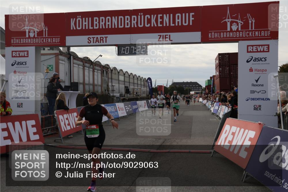 03.10.2025 - Köhlbrandbrückenlauf Julia Fischer http://msf.ph/oto/9029063 03.10.2025 16:07:23 Ziel 7093, 7302, 7340, 7402, 7434, 7560, 8925, 9018, 9261 meine-sportfotos.de
