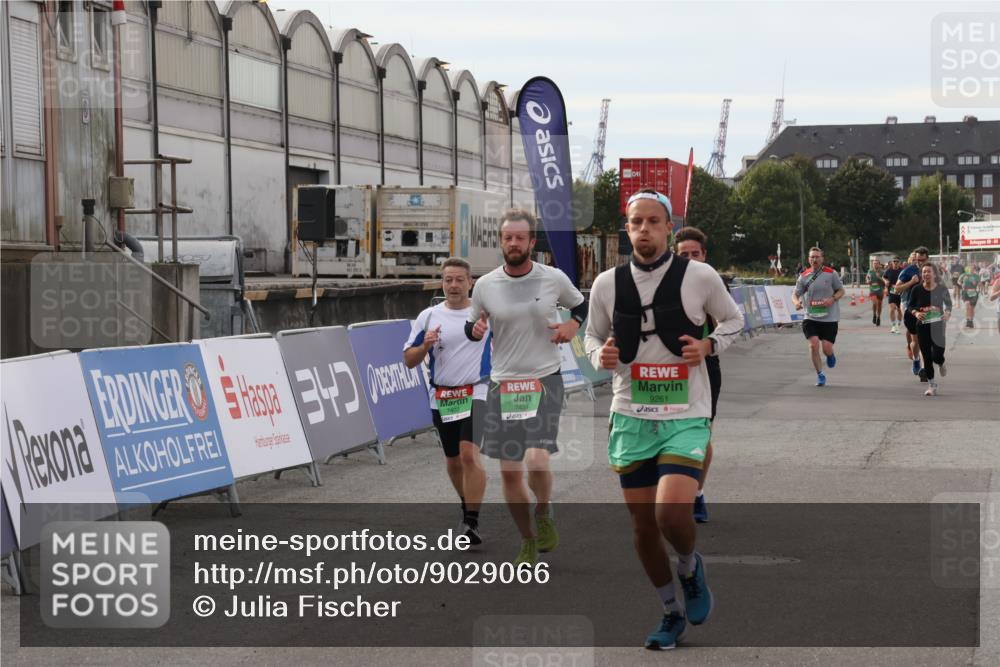 03.10.2025 - Köhlbrandbrückenlauf Julia Fischer http://msf.ph/oto/9029066 03.10.2025 16:07:24 Ziel 7093, 7302, 7340, 7402, 7434, 7560, 8925, 9018, 9261 meine-sportfotos.de