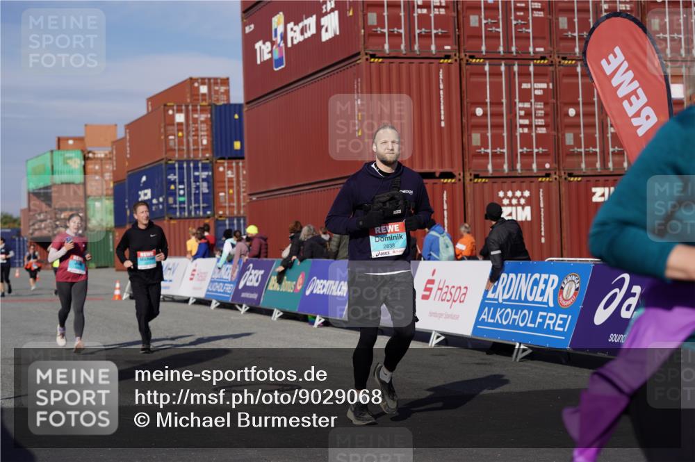 03.10.2025 - Köhlbrandbrückenlauf Michael Burmester http://msf.ph/oto/9029068 03.10.2025 10:33:42 Ziel 2175, 2465, 2511, 2838 meine-sportfotos.de