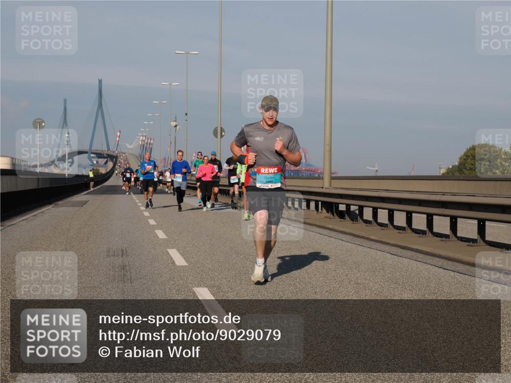03.10.2025 - Köhlbrandbrückenlauf Fabian Wolf http://msf.ph/oto/9029079 03.10.2025 09:44:08 Position 3 3795 meine-sportfotos.de