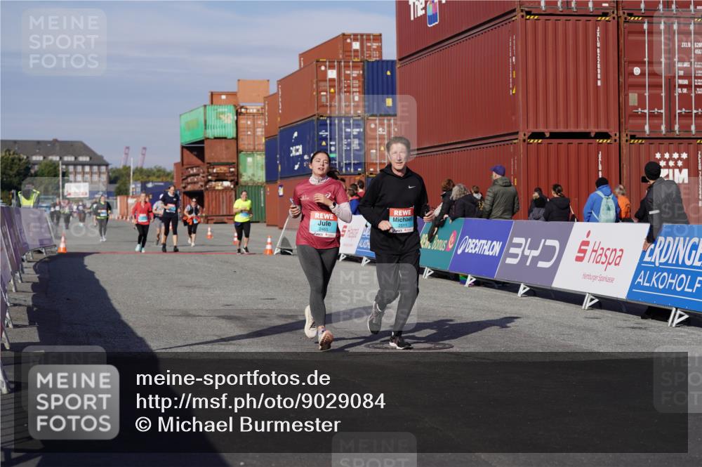 03.10.2025 - Köhlbrandbrückenlauf Michael Burmester http://msf.ph/oto/9029084 03.10.2025 10:33:44 Ziel 2465, 2511, 2838 meine-sportfotos.de