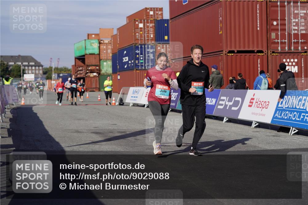 03.10.2025 - Köhlbrandbrückenlauf Michael Burmester http://msf.ph/oto/9029088 03.10.2025 10:33:44 Ziel 2465, 2511, 2838 meine-sportfotos.de