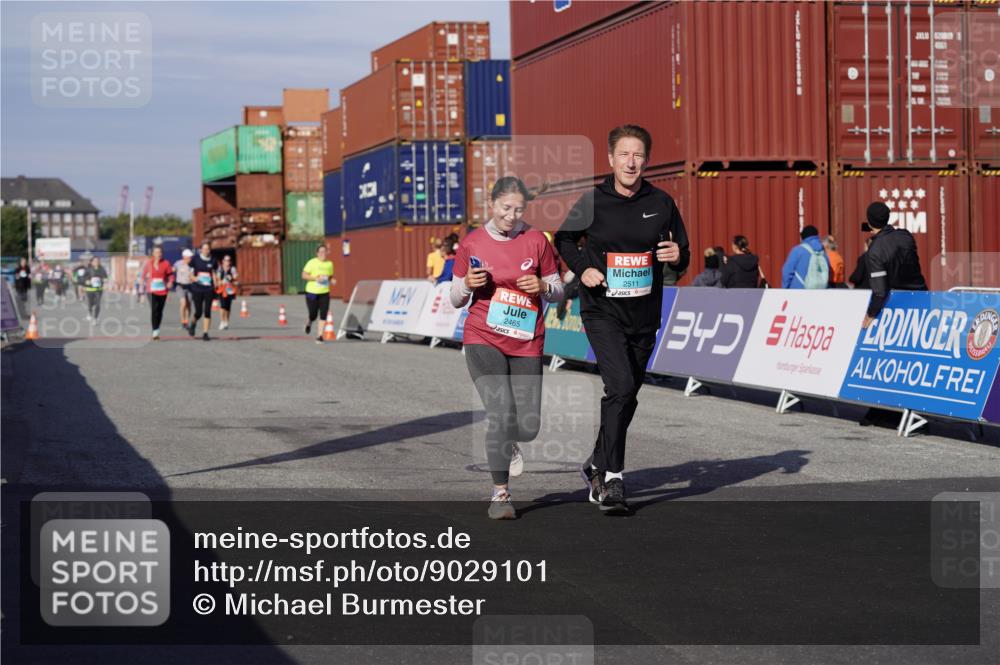 03.10.2025 - Köhlbrandbrückenlauf Michael Burmester http://msf.ph/oto/9029101 03.10.2025 10:33:44 Ziel 2465, 2511, 2838 meine-sportfotos.de