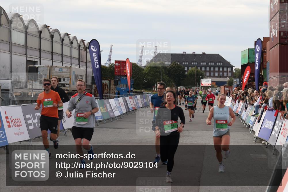 03.10.2025 - Köhlbrandbrückenlauf Julia Fischer http://msf.ph/oto/9029104 03.10.2025 16:07:31 Ziel 7056, 7071, 7093, 7172, 7365, 7402, 7434, 7499, 8745, 8919, 9018, 9261 meine-sportfotos.de